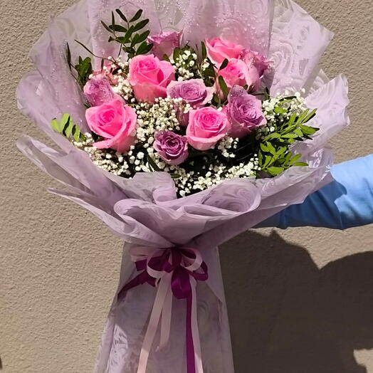 12 stems of mix roses in a nice wrraping