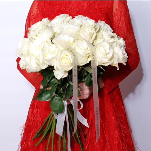 Ivory Whisper: Bouquet of Ivory-White Roses