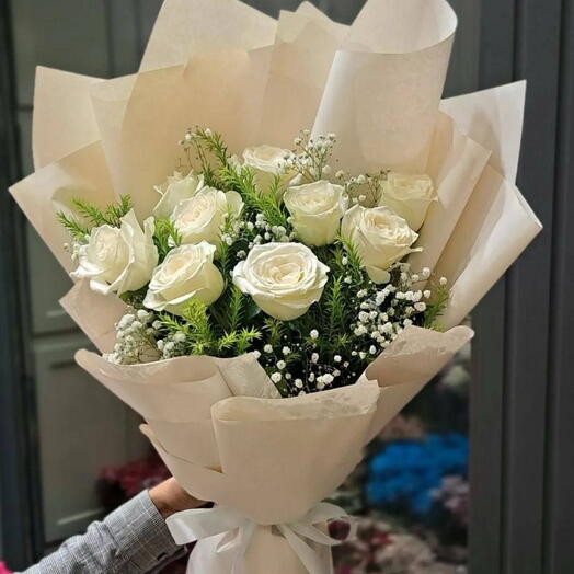 Exquisite and Premium 10 White Roses Bouquet