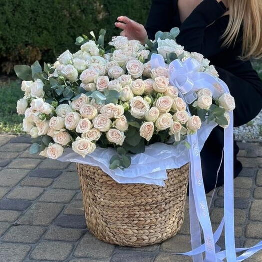 Basket with Piones bebe rose