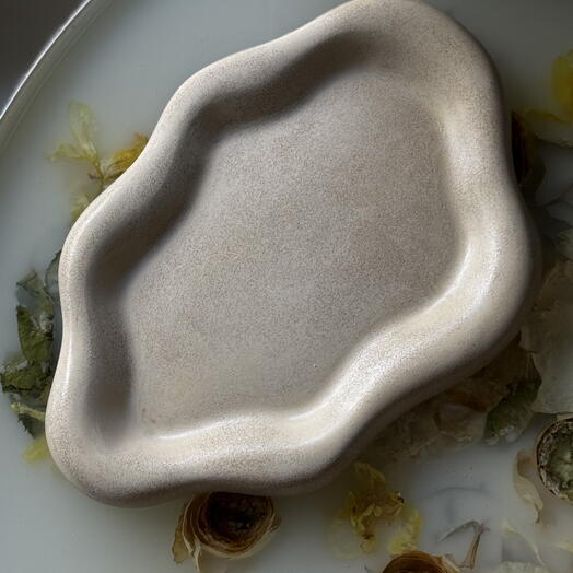 Cloud shape tray