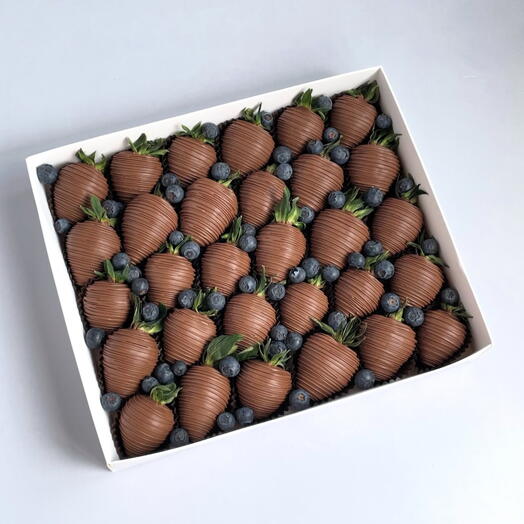 Grand Box, Belgian Chocolate Strawberries, 30 pieces