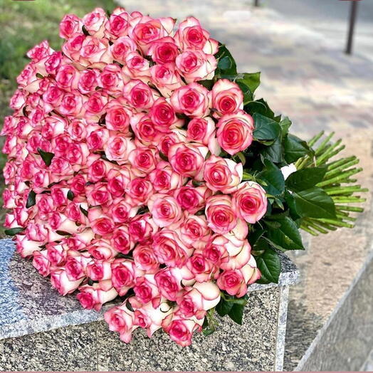 101 Jumaila pink rose bouquet