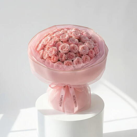 Нежно-розовое бархатное облако: Великолепная симфония кустовых роз