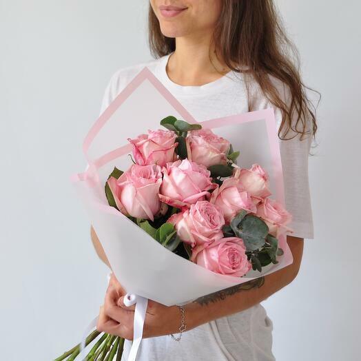 Розовые пионы О'Хара и розы