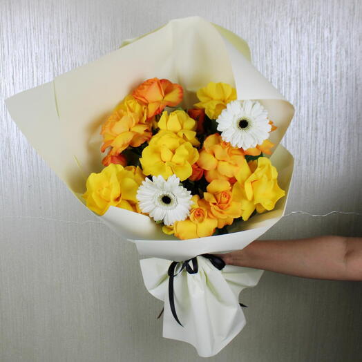 Ramo de rosas amarillo y naranja