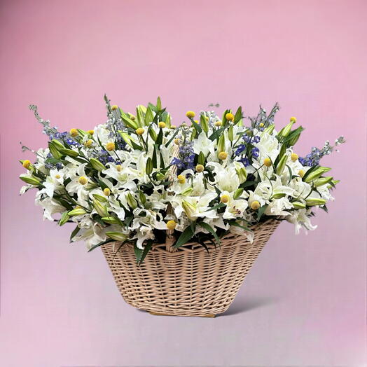 Корзина садовых лилий
