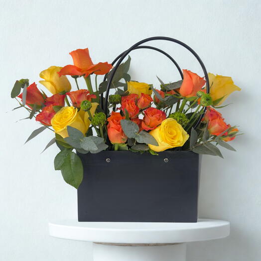 "Sac Bonheur Ensoleillé | Roses Jaune-Orange avec Roses Spray – Cadeau Floral Joyeux"