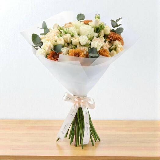 Букет «Золотой персик» – вдохновляющая персиково-белая цветочная композиция