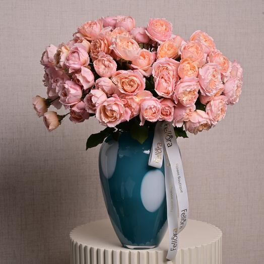 25 Julieta Spray Roses in Polka Dots Blue Glass Vase  6928