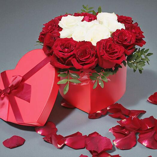 Валентинка, красно-белая шкатулка в форме сердца