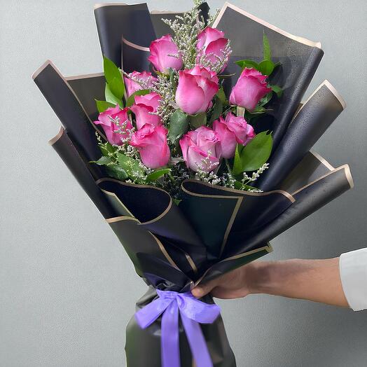 Ramo de rosas moradas