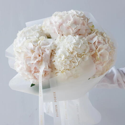 Белое облако: Букет белых гортензий