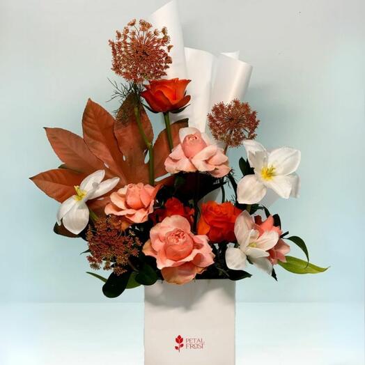 Солнечный тюльпан   Акриловая коробка с оранжевой розой