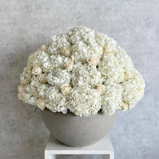The Whitemore Manor - White hydrangea and Rose vase
