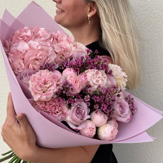 Lilac bouquet with hydrangeas and eustoma