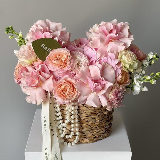 «Amalfi» basket (size S) — Juliet rose, French rose, matthiola