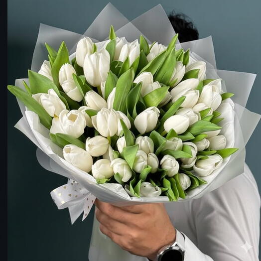 Букет из 50 белых тюльпанов