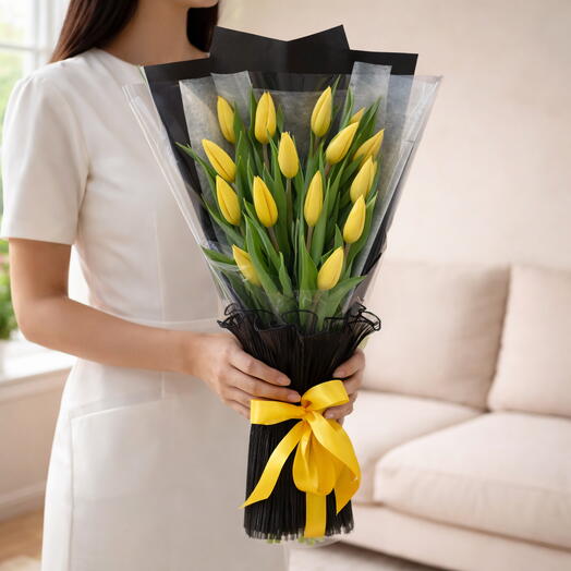 Солнечно-жёлтый букет тюльпанов