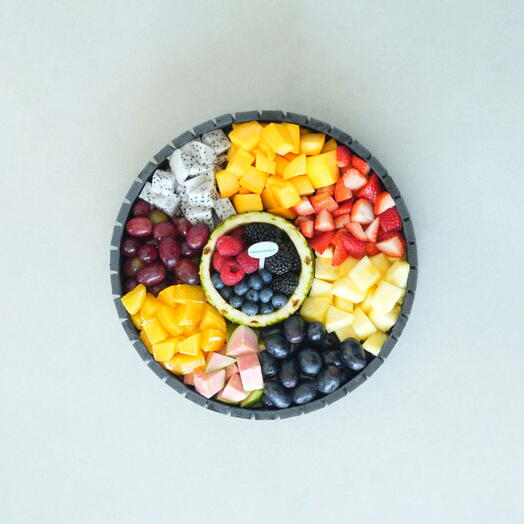 طبق فواكه مقطعة أنيق