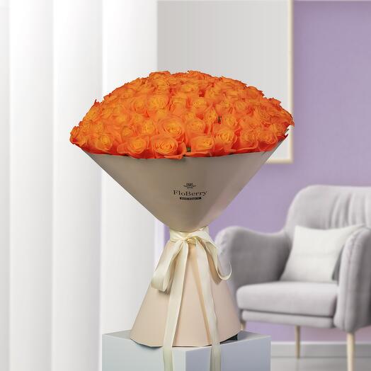 Reloj de arena con 101 rosas naranjas