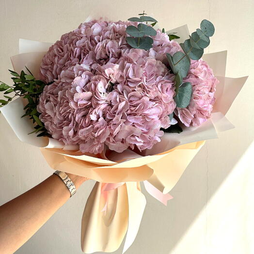 Lush Pink Hydrangea Bouquet (5 Stems) | Elegant Fresh Flowers in Dubai