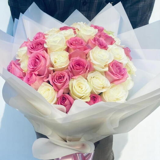 Eternal Grace – букет из 50 роз розового и белого цвета