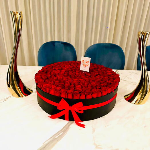 Luxury in Bloom 300 Red Roses in a Grand Round Box
