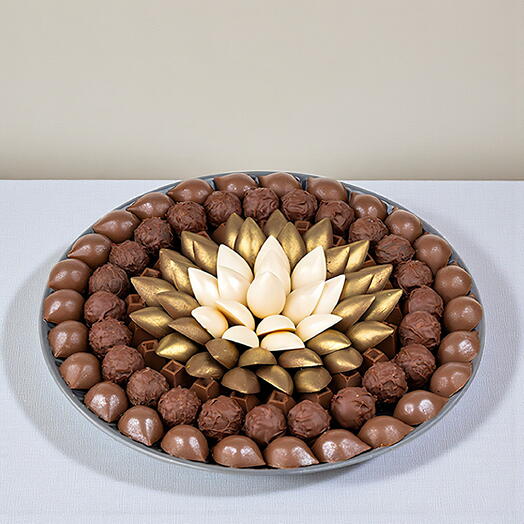 Поднос с 117 шоколадными конфетами