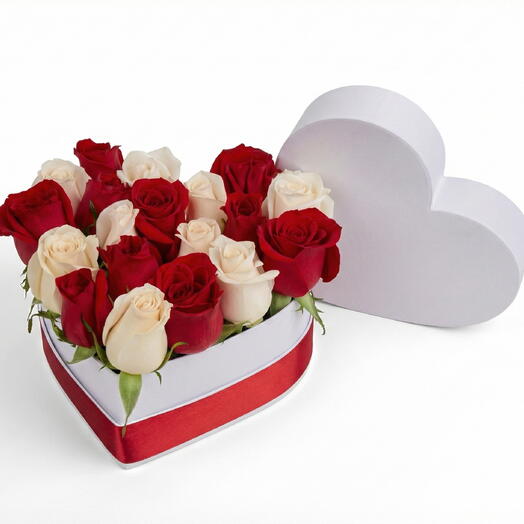 Heart Box – 20 Red   White Roses