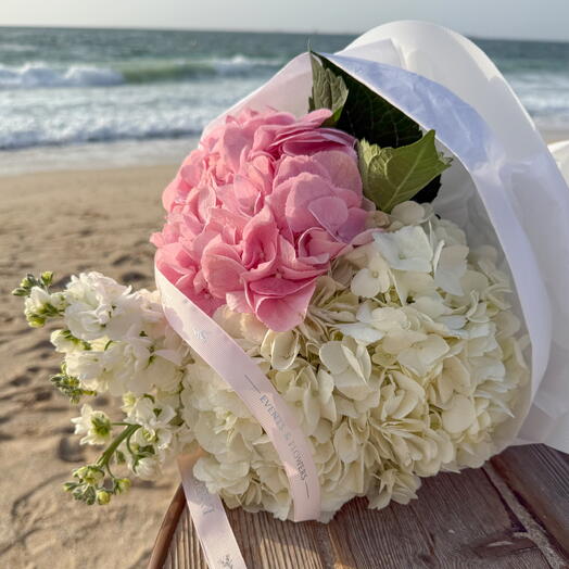 Flowers bouquet Monarch