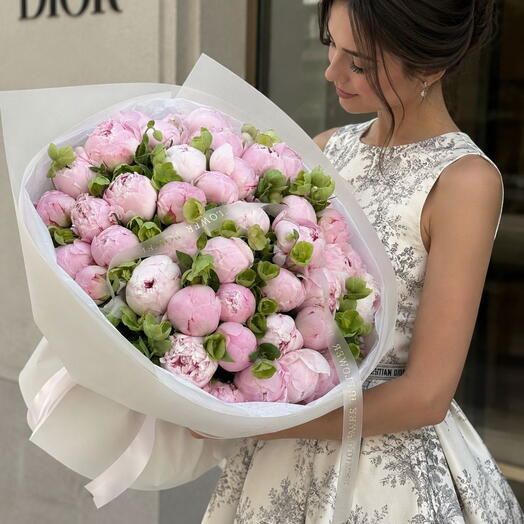 Blush Royale Peony   Helleborus Bouquet