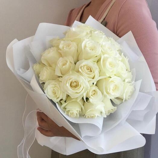 Bouquet of white roses 25