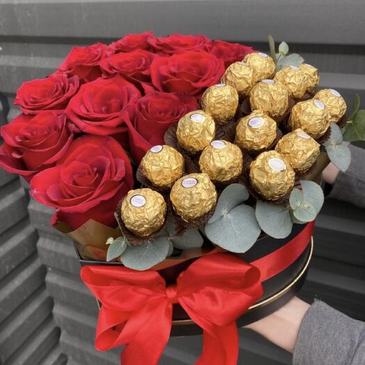 11 красных роз и коробка шоколада