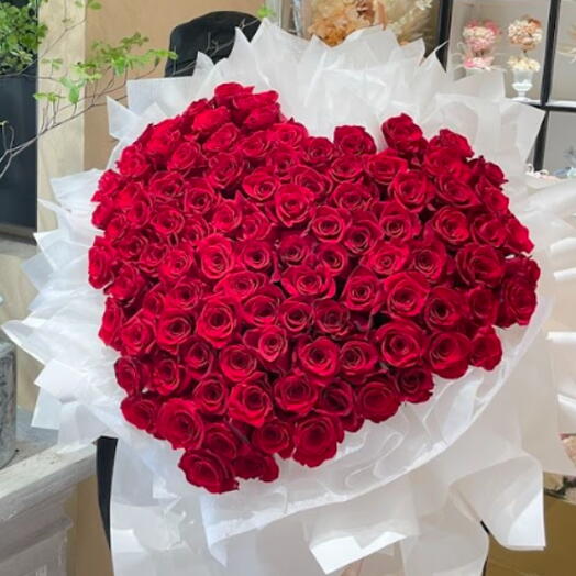 Bouquet of 101 red roses "Heart"