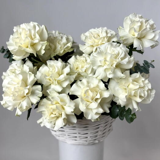 Белоснежка _ роскошная корзина из 51 классической белой розы