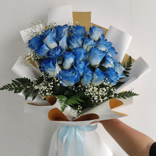 Bouquet of 21 Blue Painted Roses – Bold   Unique Floral Gift