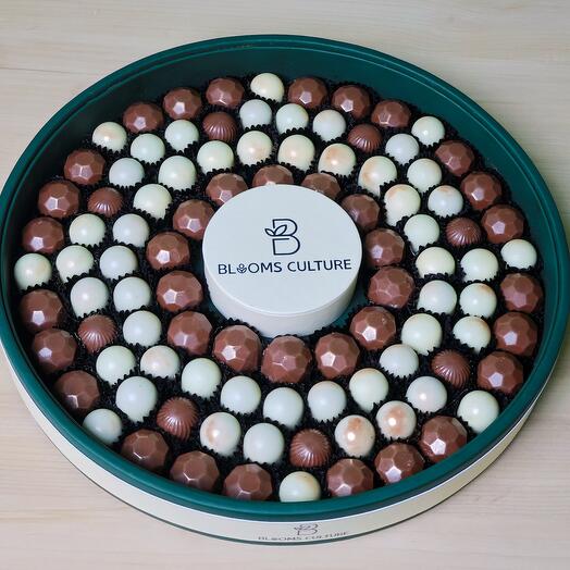 Большой поднос бельгийского шоколада