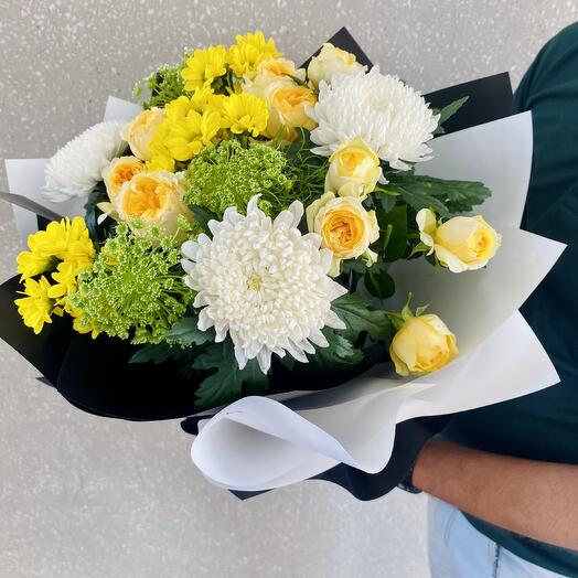 Современный цветочный букет-микс