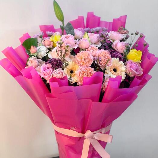 Bouquet de fleurs roses mélangées