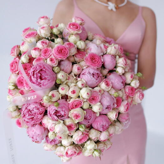 Scented Memories: Large Bouquet of Pink Garden Spray Roses and Peonies