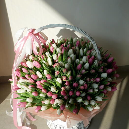 201 Tulips Basket