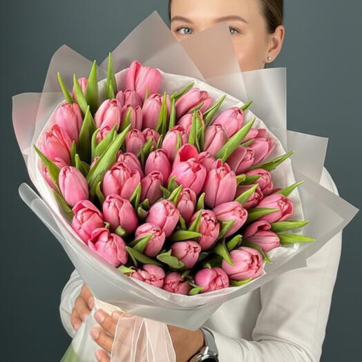 Букет из 50 розовых тюльпанов