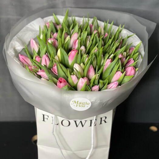 75 смешанных розовых тюльпанов