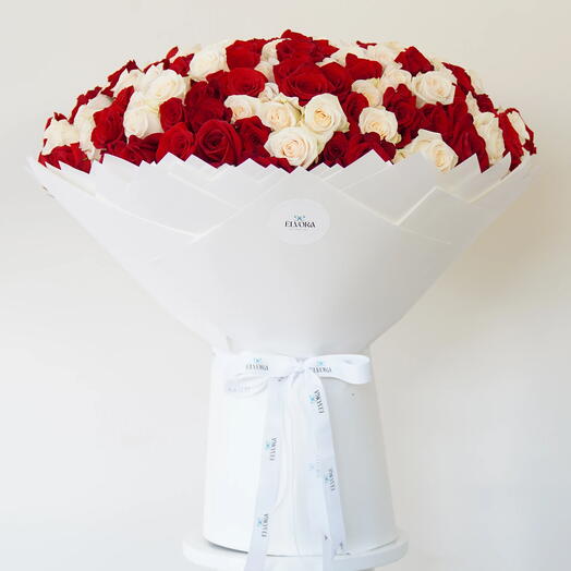 Red And White Roses Classic Love Bouquet