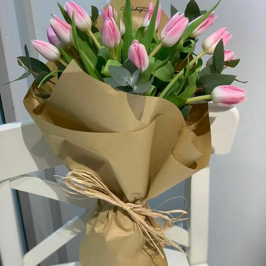 БУКЕТ ТЮЛЬПАНОВ ДЛЯ МАМЫ