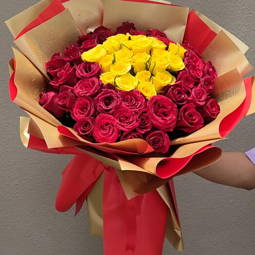 Эмоция   Романтика: Букет из 60 стеблей смешанных роз