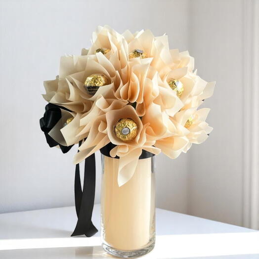 Peach Bliss Ferrero Rocher Vase – 21 Chocolates