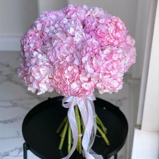Trasbar Pink Hydrangea Bouquet – Elegant Hand-Tied Bloom Arrangement