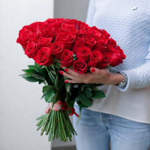 Ramo atemporal de rosas rojas | 50 rosas rojas frescas de tallo largo